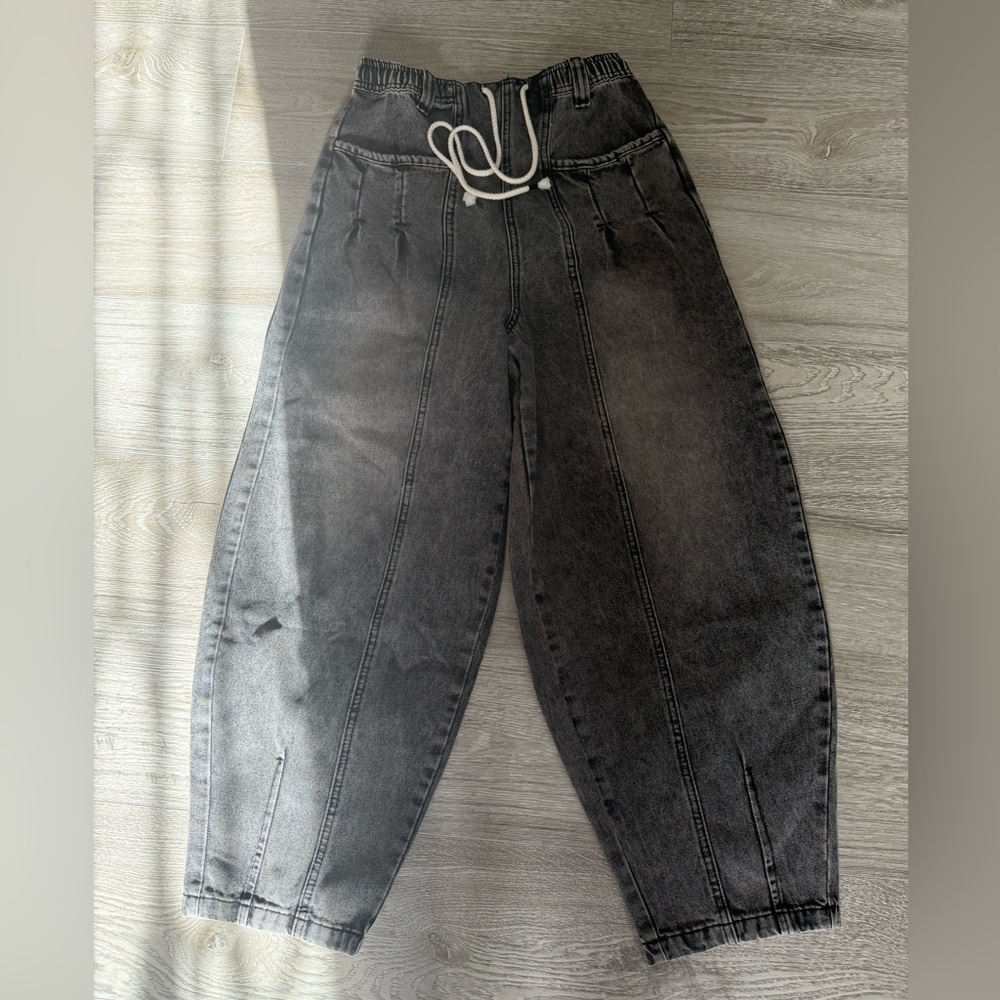 Stylish Grey Women's Barrel Jeans